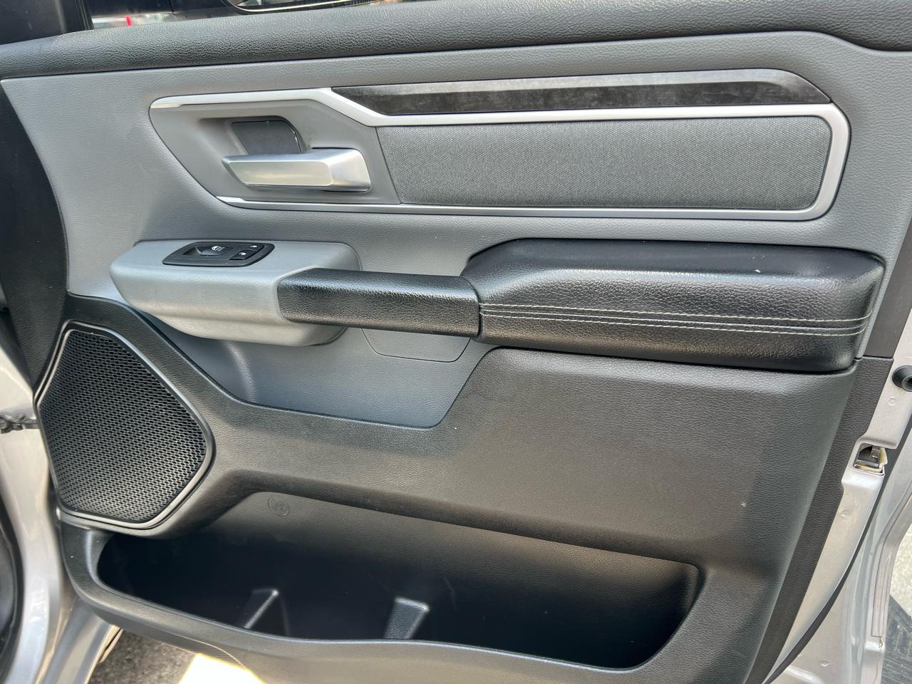 RAM 1500 Big Horn 4x4 Quad Cab 6'4" Box 2021