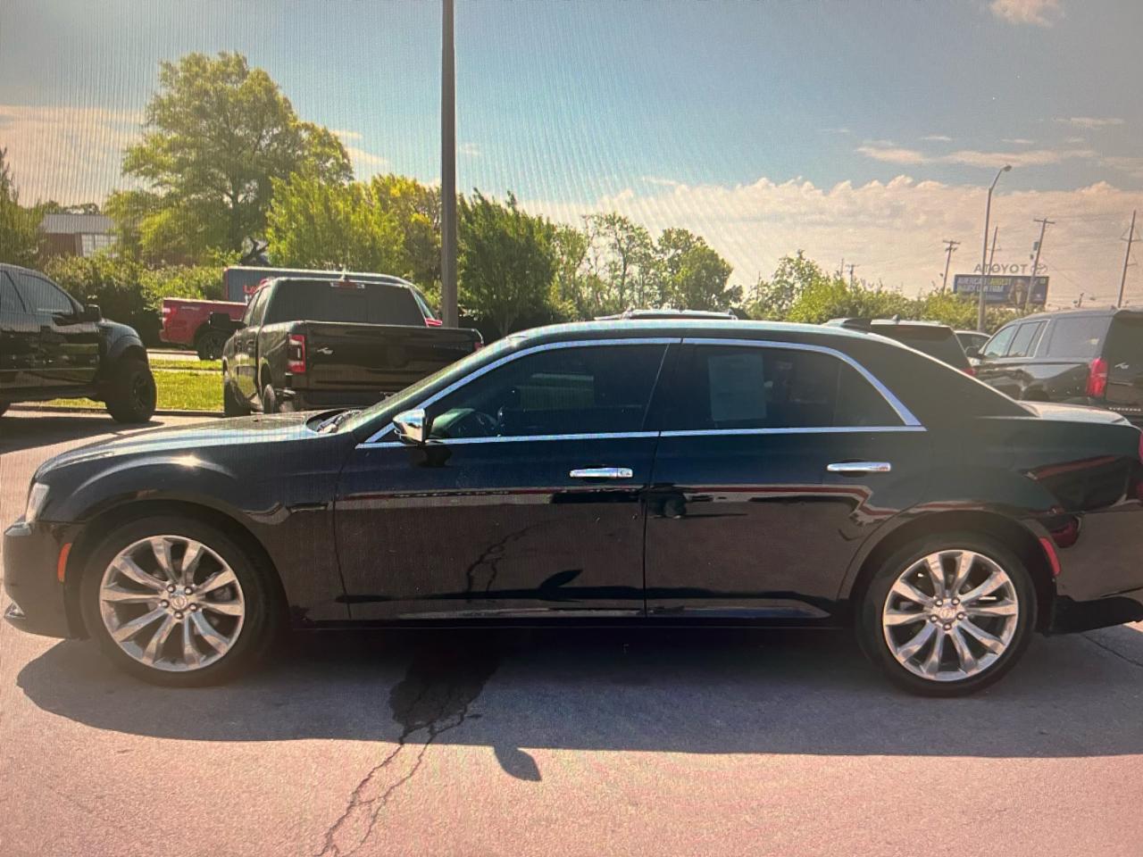 Chrysler 300 4dr Sdn 300 Limited RWD 2019