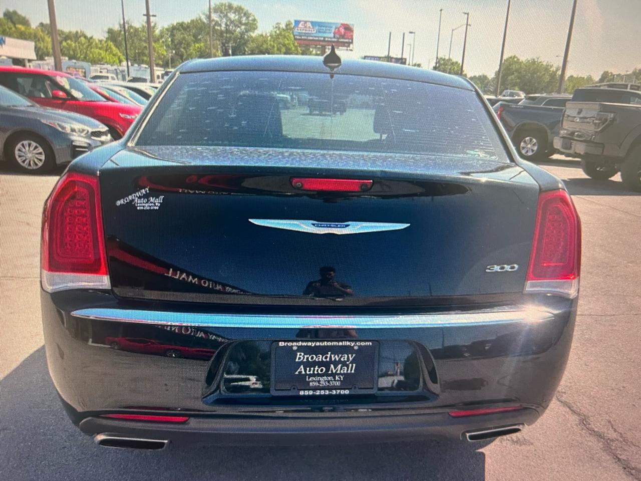 Chrysler 300 4dr Sdn 300 Limited RWD 2019