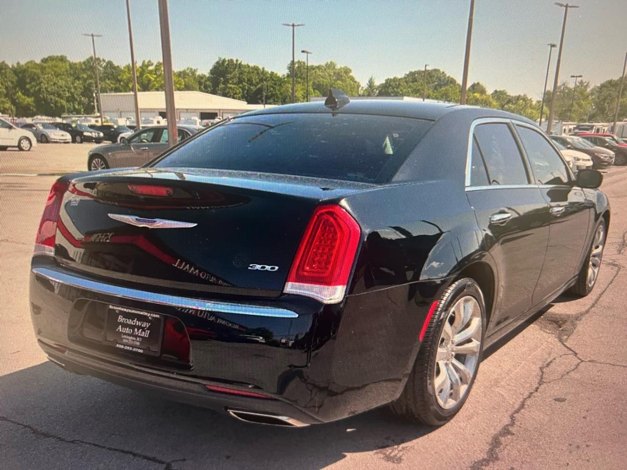 Chrysler 300 4dr Sdn 300 Limited RWD 2019