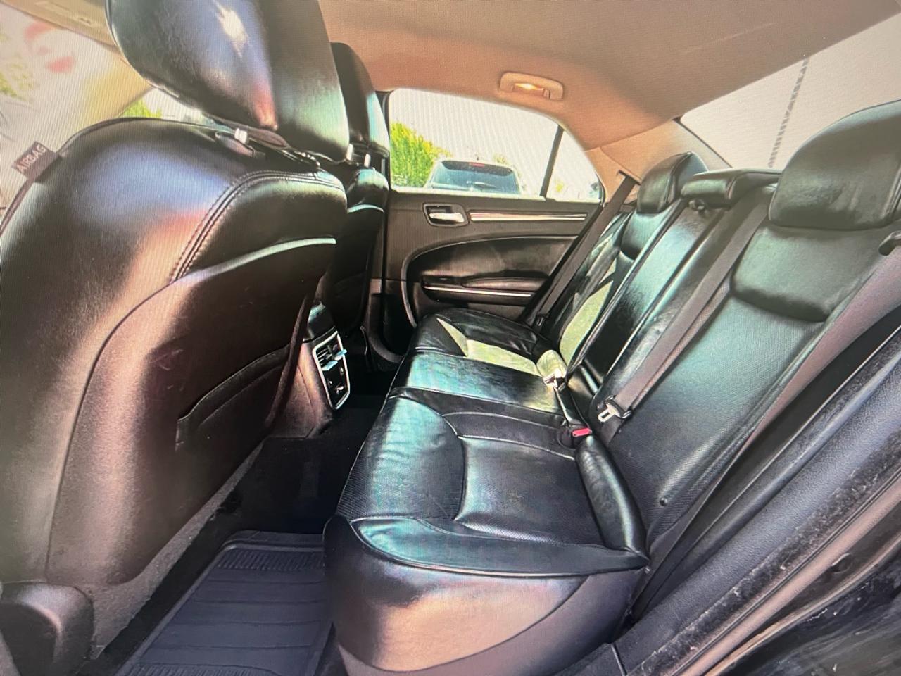 Chrysler 300 4dr Sdn 300 Limited RWD 2019