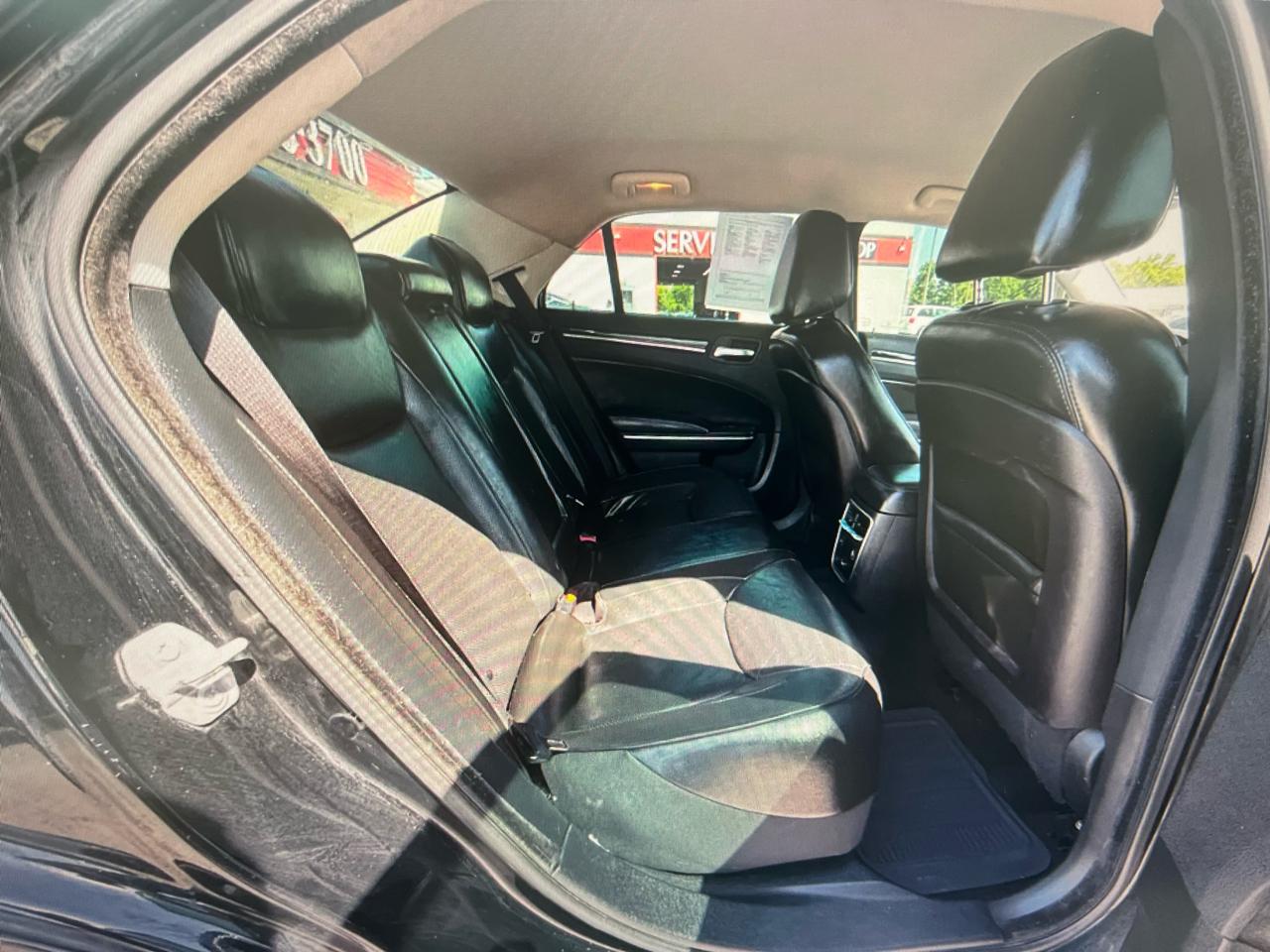 Chrysler 300 4dr Sdn 300 Limited RWD 2019
