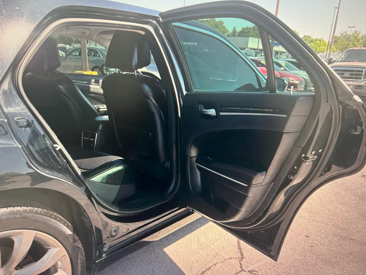 Chrysler 300 4dr Sdn 300 Limited RWD 2019