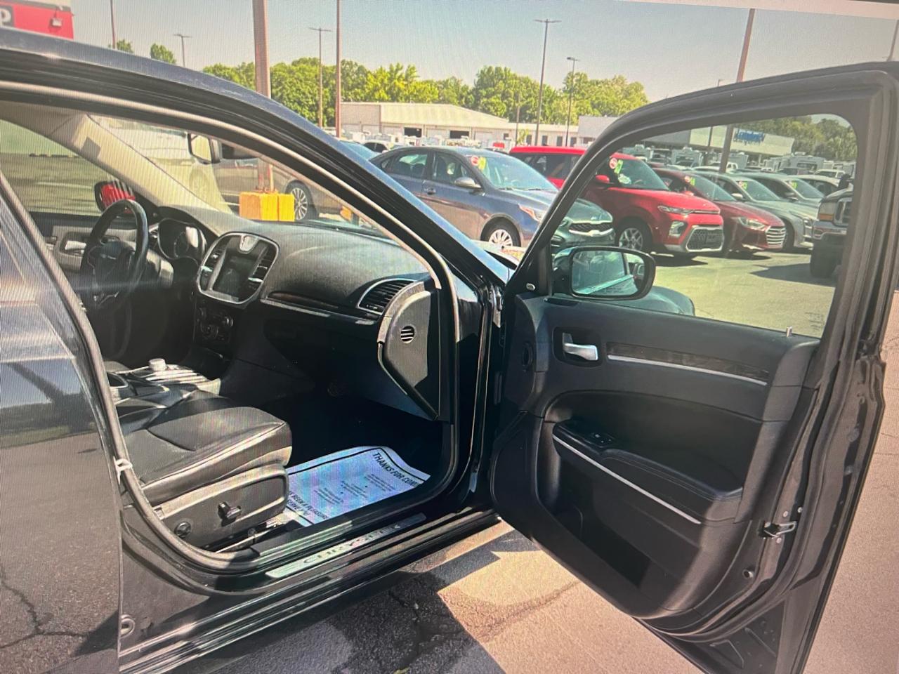 Chrysler 300 4dr Sdn 300 Limited RWD 2019