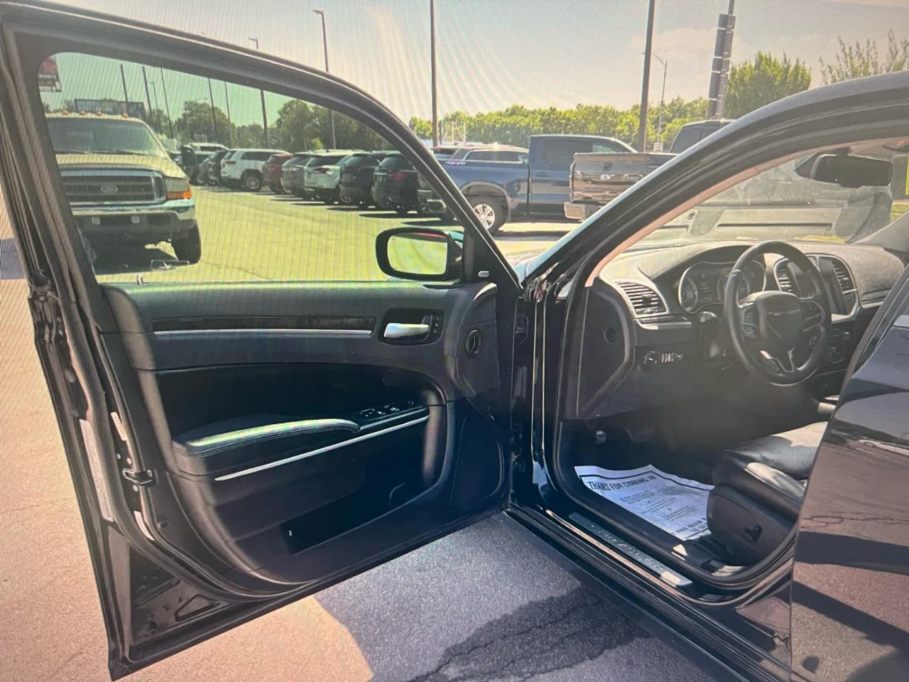 Chrysler 300 4dr Sdn 300 Limited RWD 2019