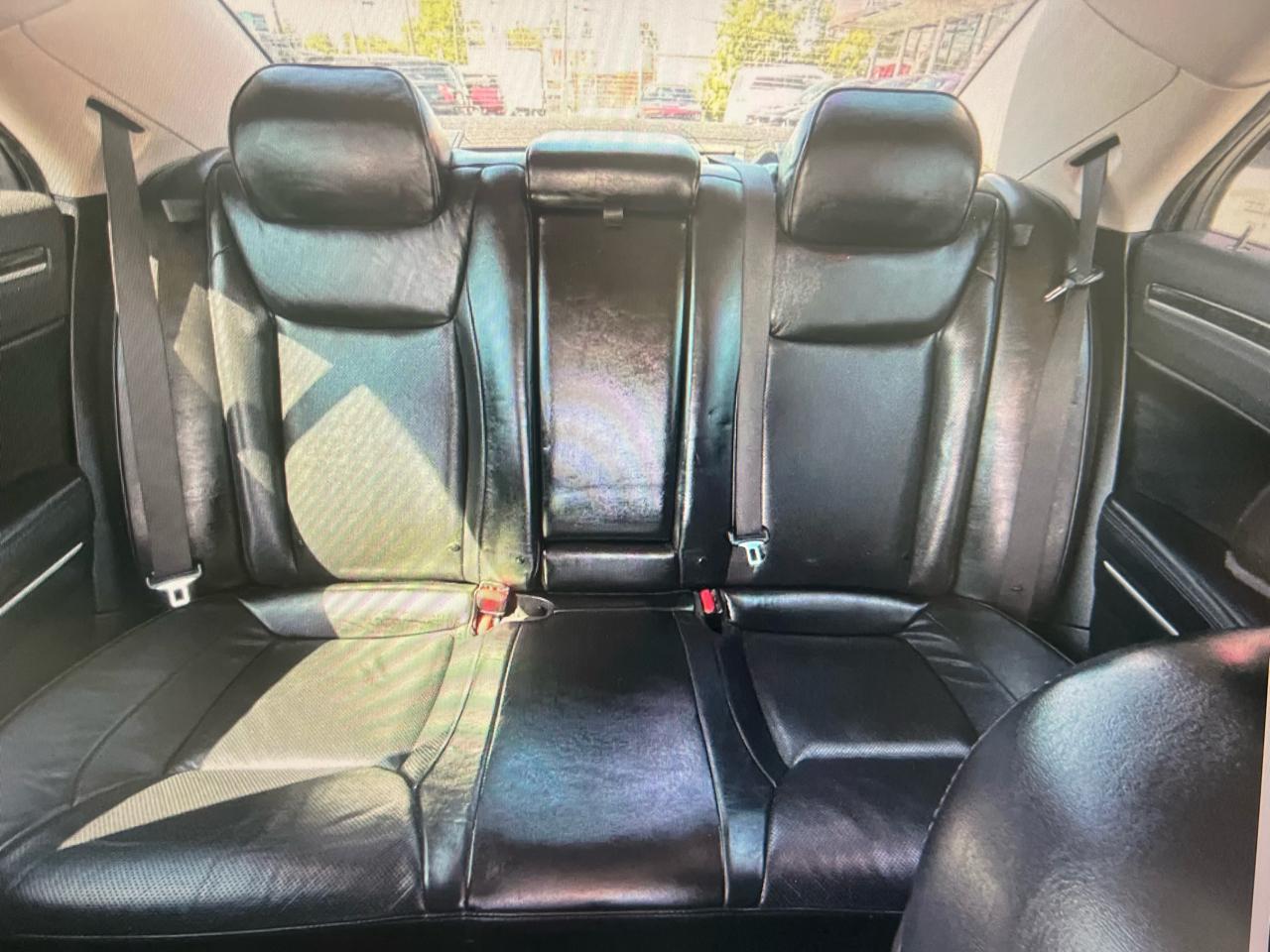 Chrysler 300 4dr Sdn 300 Limited RWD 2019