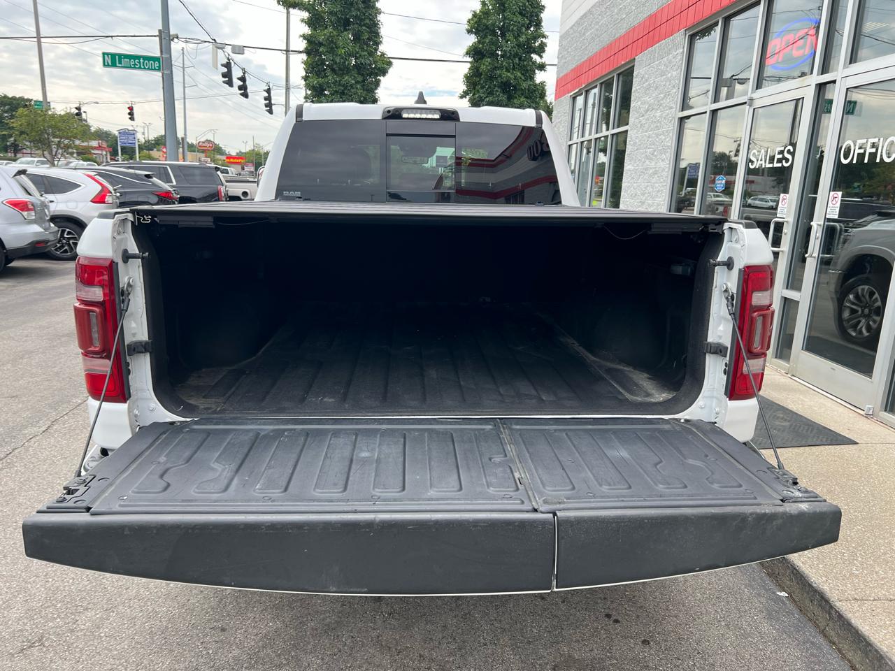 RAM 1500 4WD Crew Cab 140.5" Laramie Longhorn Edition 2021