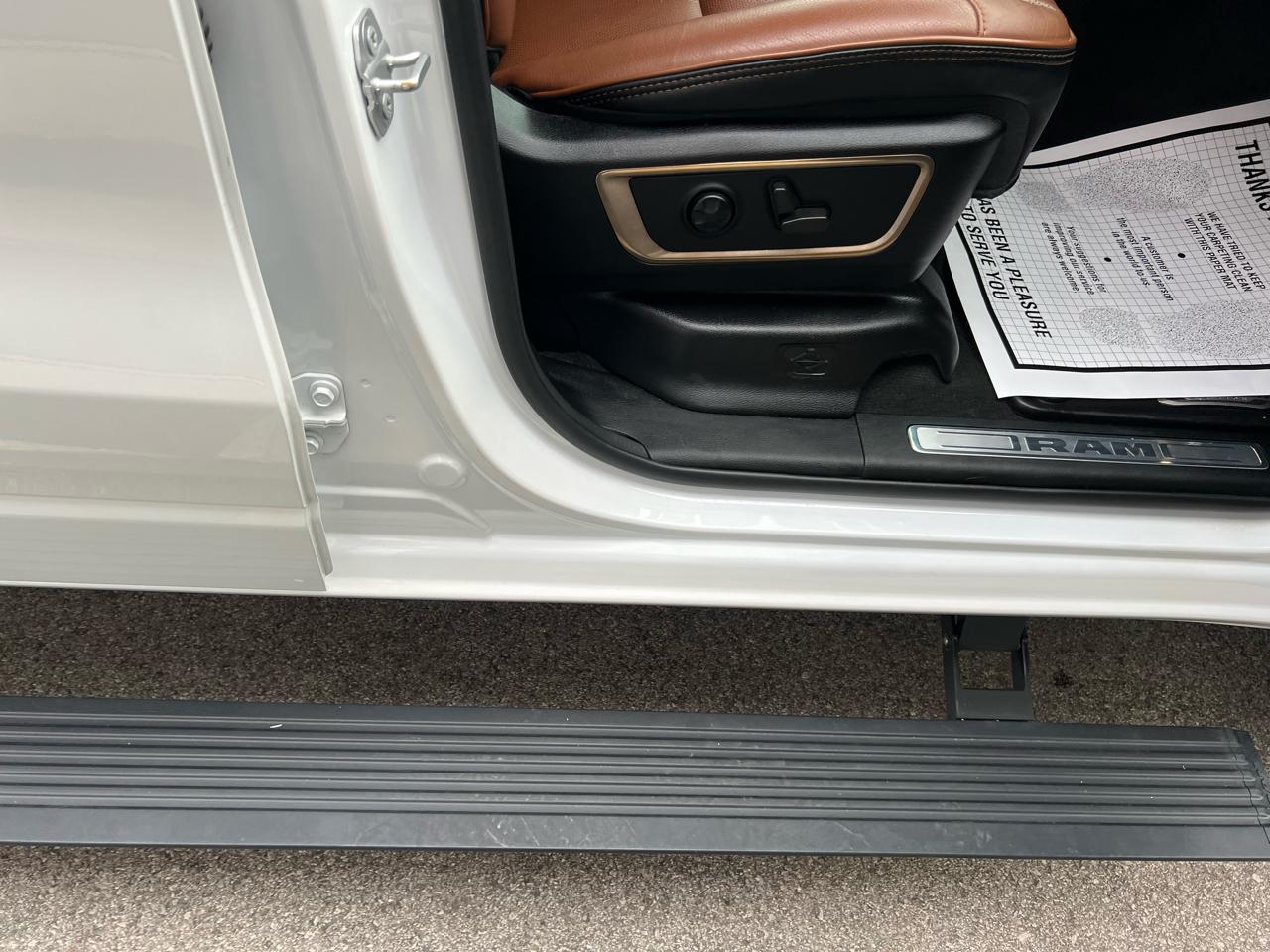 RAM 1500 4WD Crew Cab 140.5" Laramie Longhorn Edition 2021