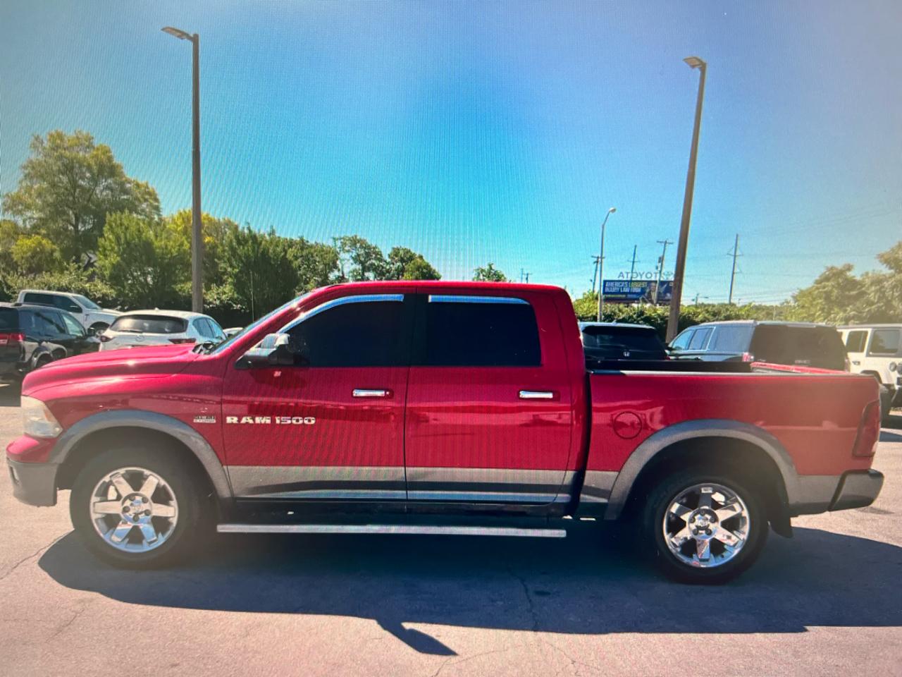 RAM 1500 4WD Crew Cab 140.5" SLT 2012