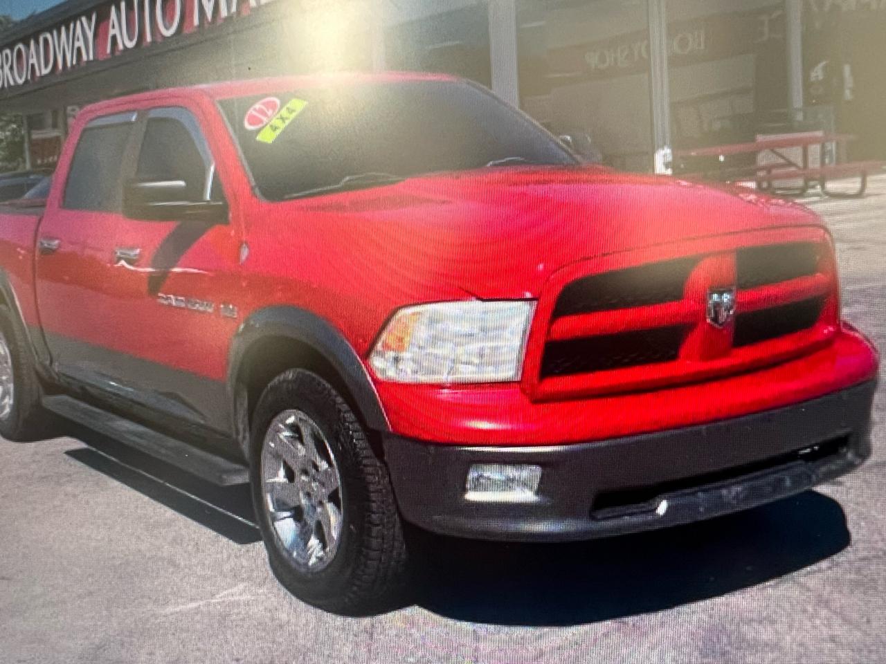 RAM 1500 4WD Crew Cab 140.5" SLT 2012