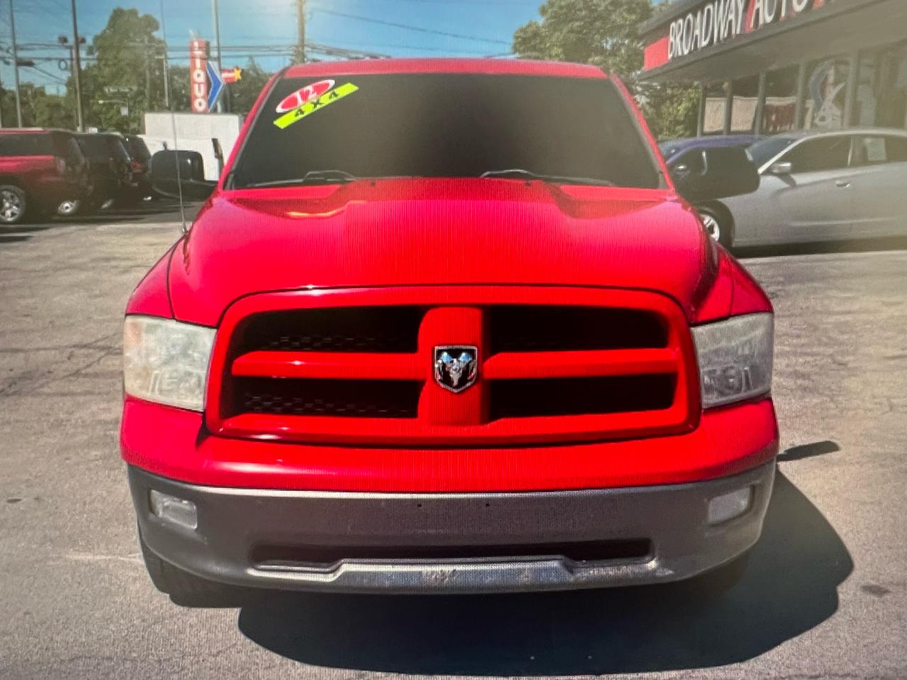 RAM 1500 4WD Crew Cab 140.5" SLT 2012