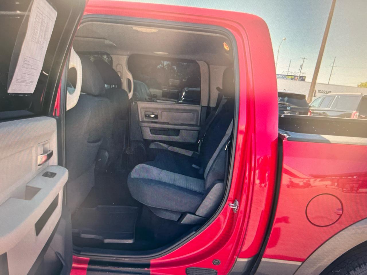 RAM 1500 4WD Crew Cab 140.5" SLT 2012