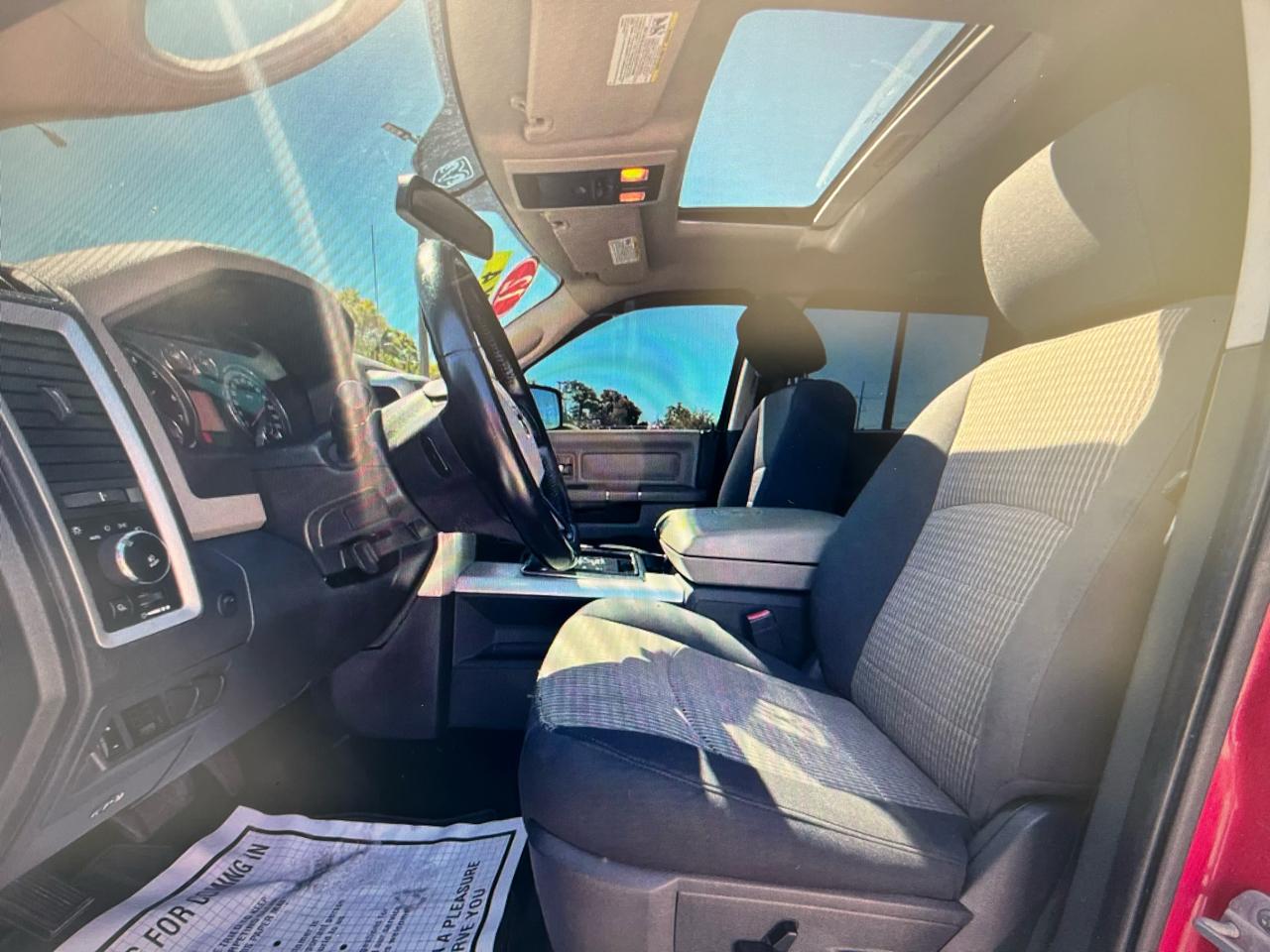 RAM 1500 4WD Crew Cab 140.5" SLT 2012