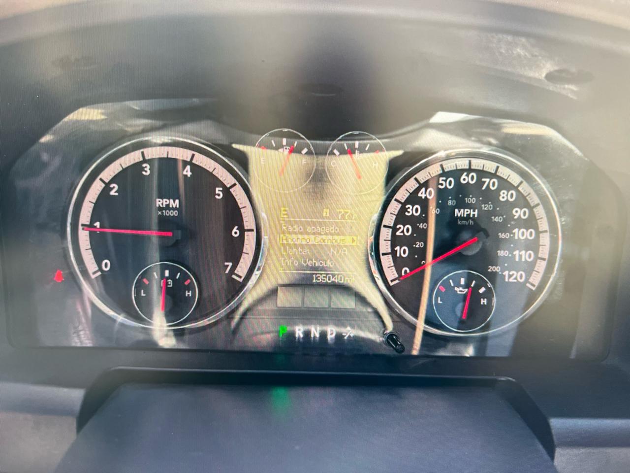RAM 1500 4WD Crew Cab 140.5" SLT 2012