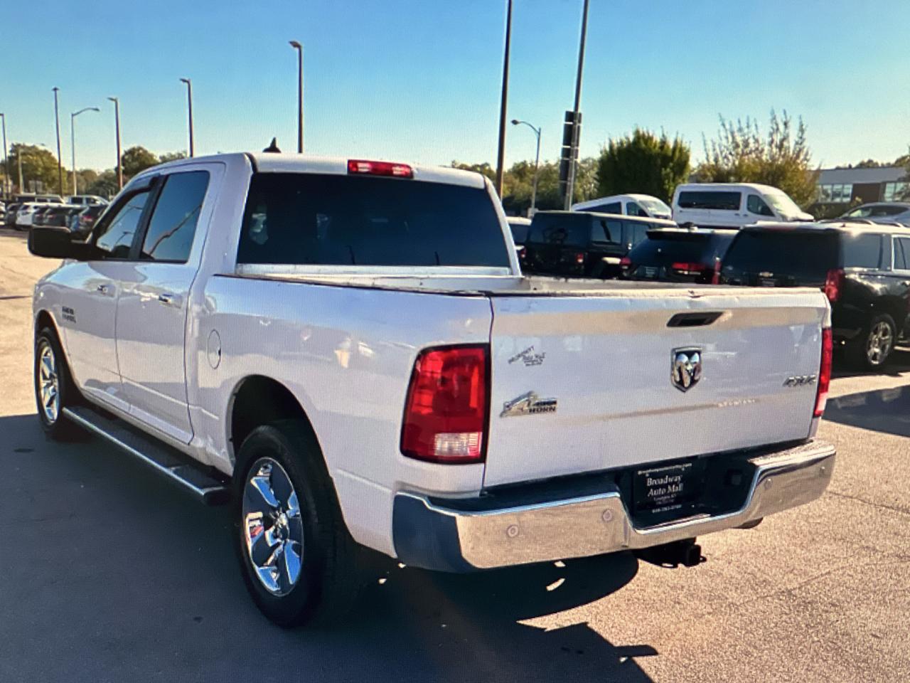 RAM 1500 4WD Crew Cab 140.5" Big Horn 2017
