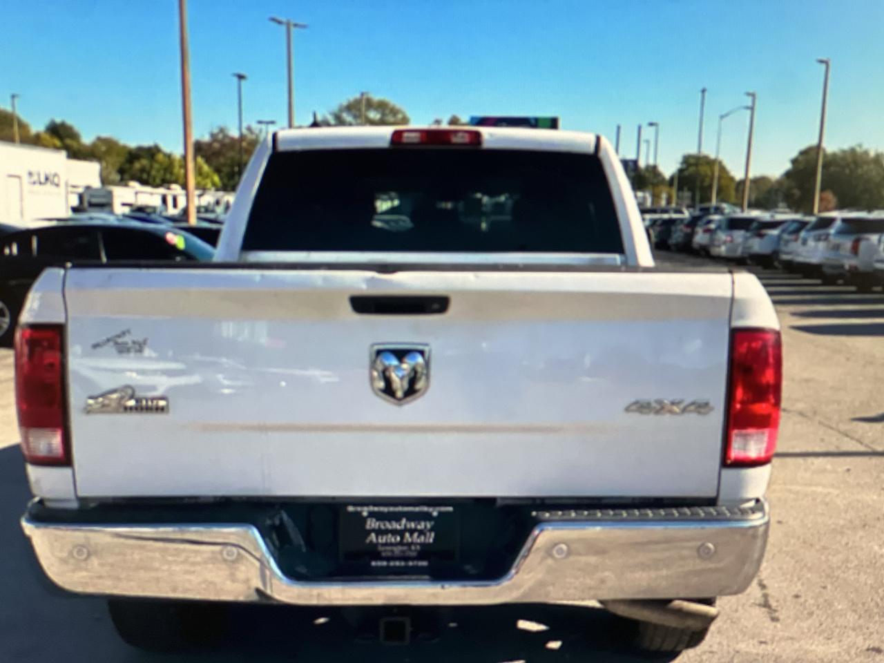 RAM 1500 4WD Crew Cab 140.5" Big Horn 2017