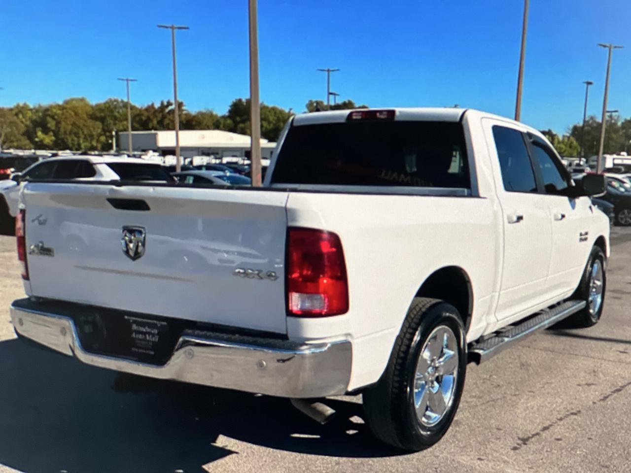RAM 1500 4WD Crew Cab 140.5" Big Horn 2017