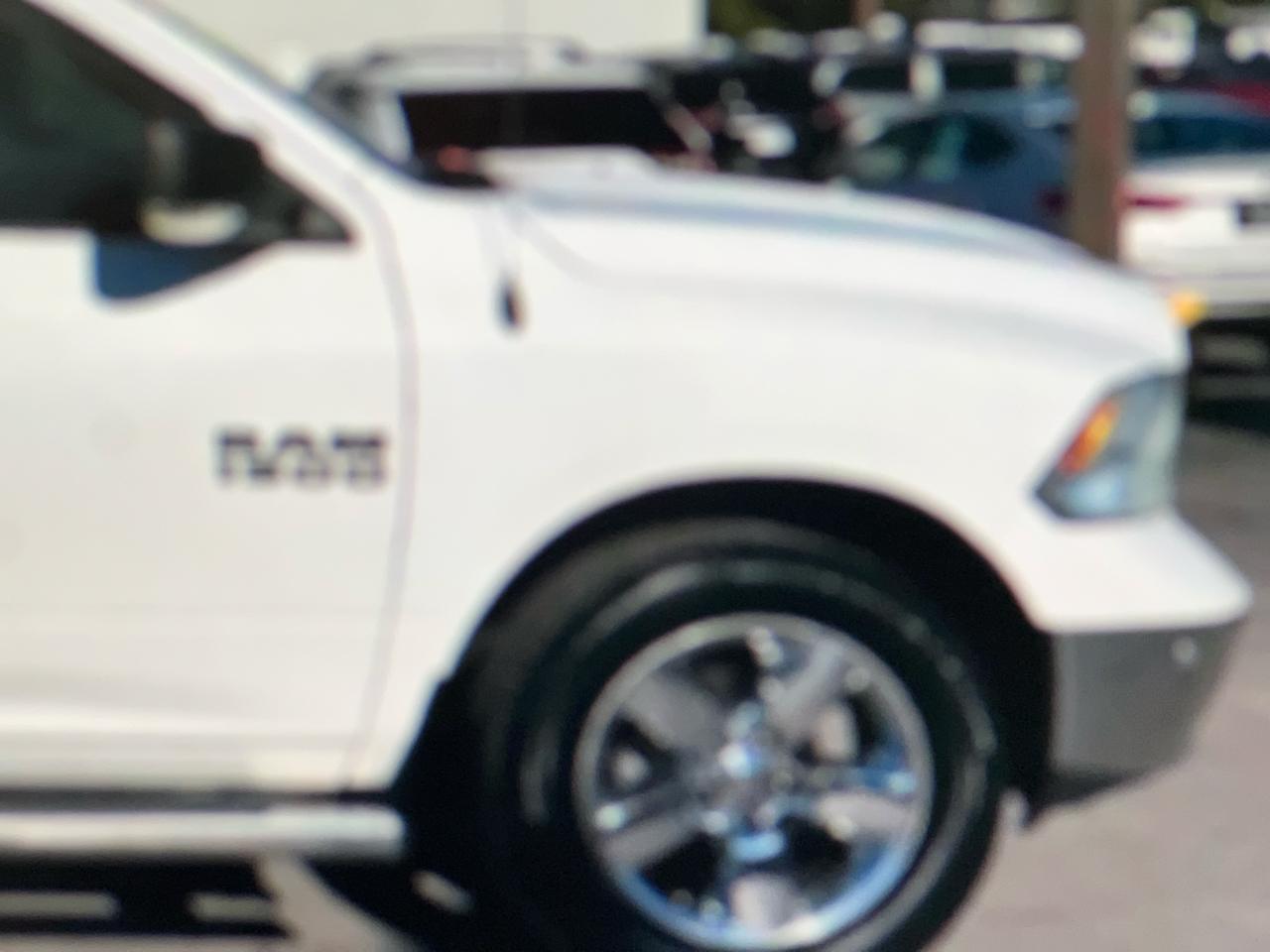 RAM 1500 4WD Crew Cab 140.5" Big Horn 2017