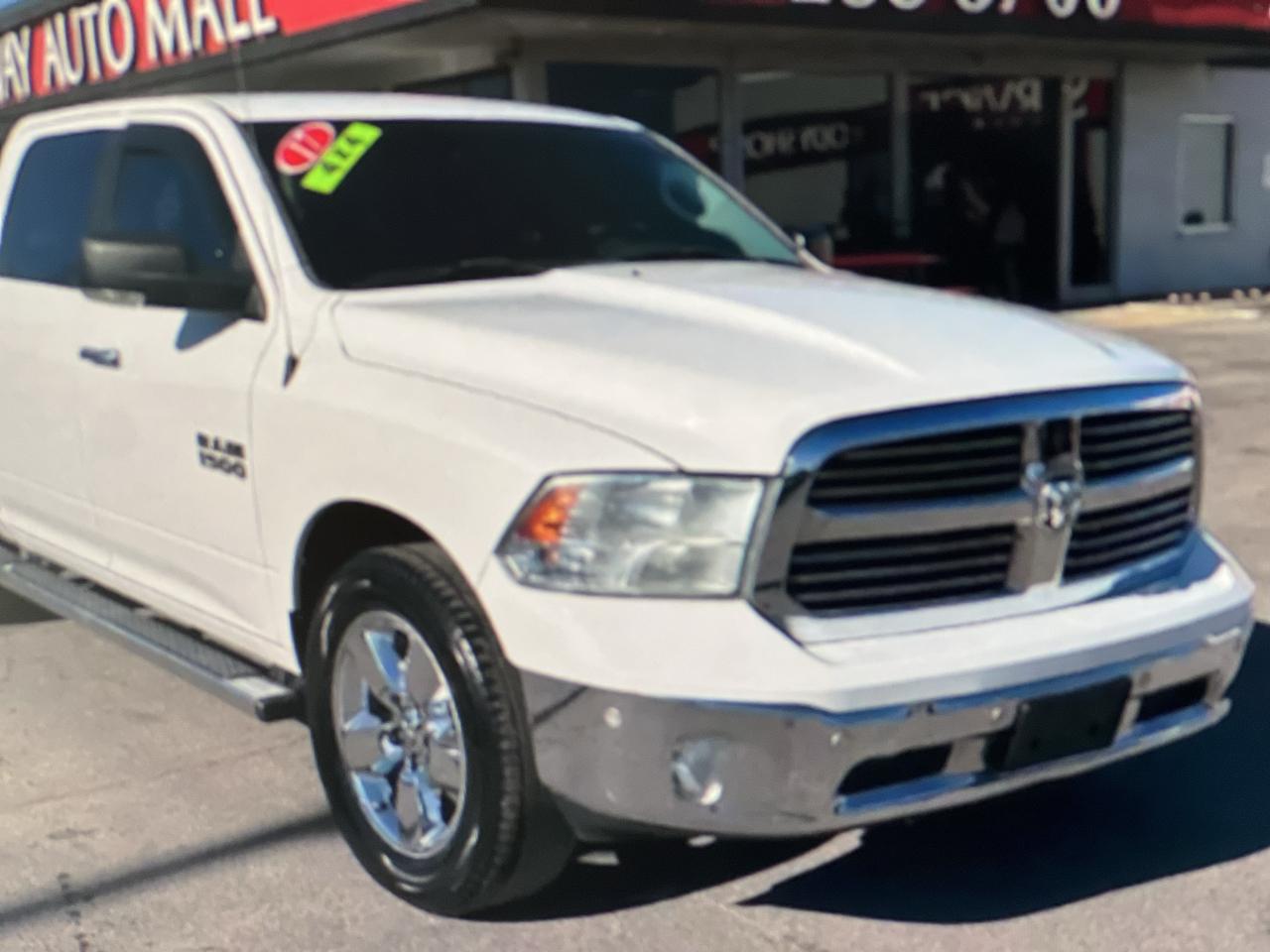 RAM 1500 4WD Crew Cab 140.5" Big Horn 2017