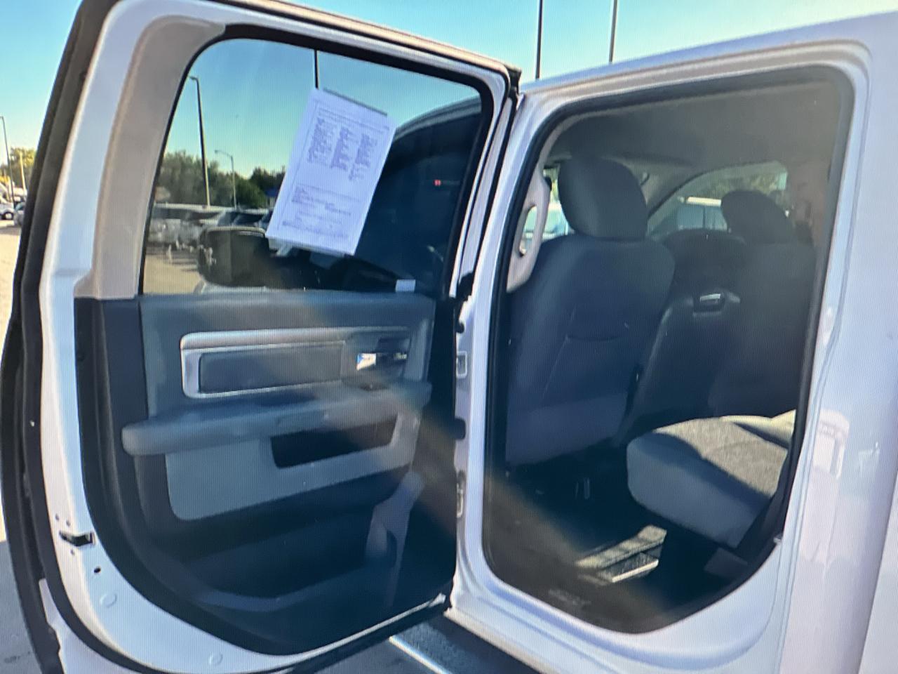 RAM 1500 4WD Crew Cab 140.5" Big Horn 2017
