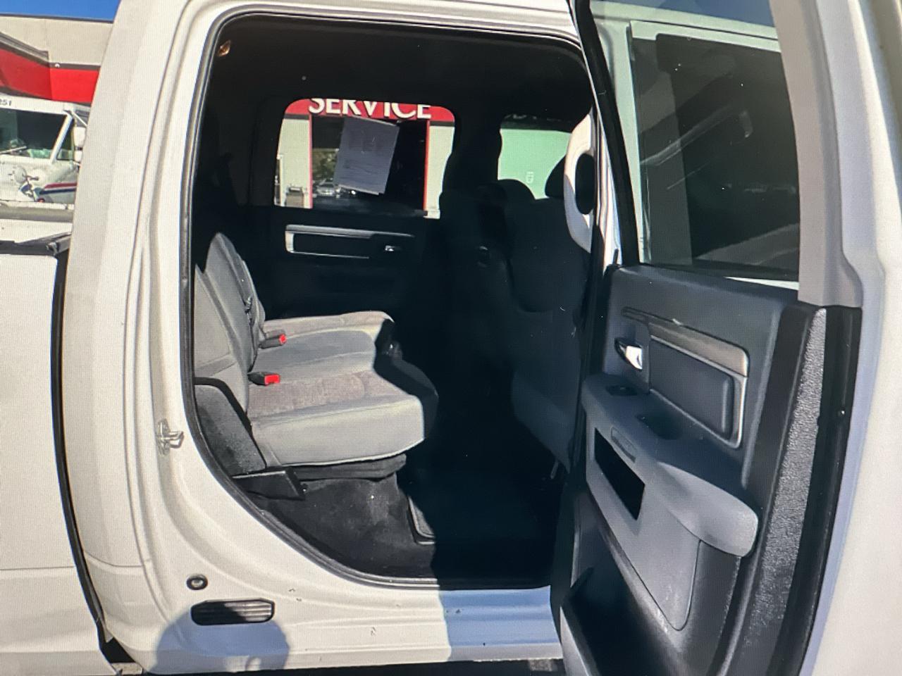 RAM 1500 4WD Crew Cab 140.5" Big Horn 2017