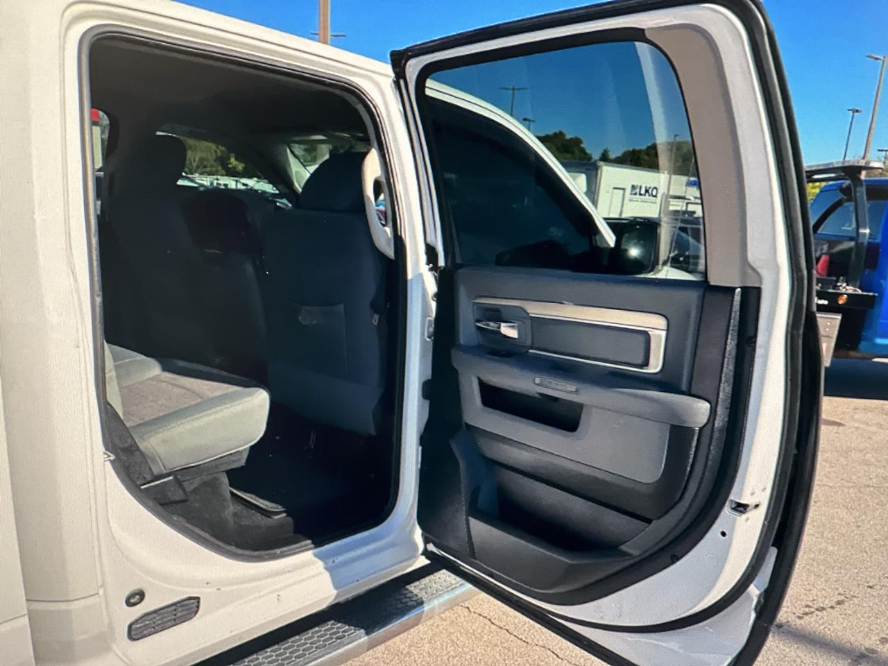 RAM 1500 4WD Crew Cab 140.5" Big Horn 2017