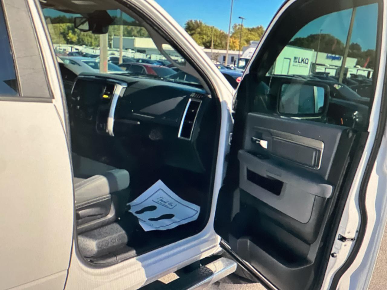 RAM 1500 4WD Crew Cab 140.5" Big Horn 2017