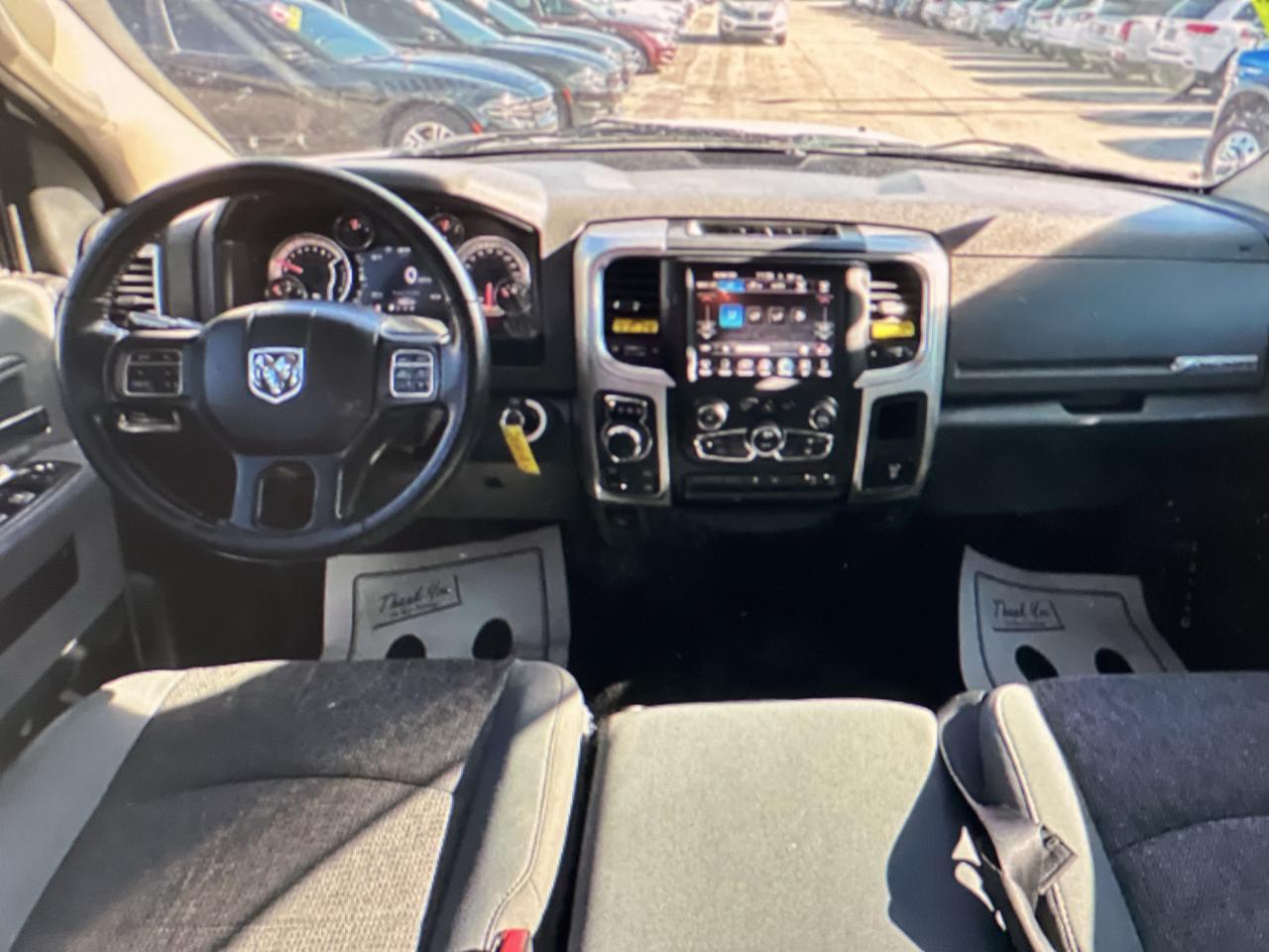 RAM 1500 4WD Crew Cab 140.5" Big Horn 2017