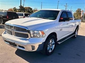 2017 RAM 1500 4WD Crew Cab 140.5" Big Horn