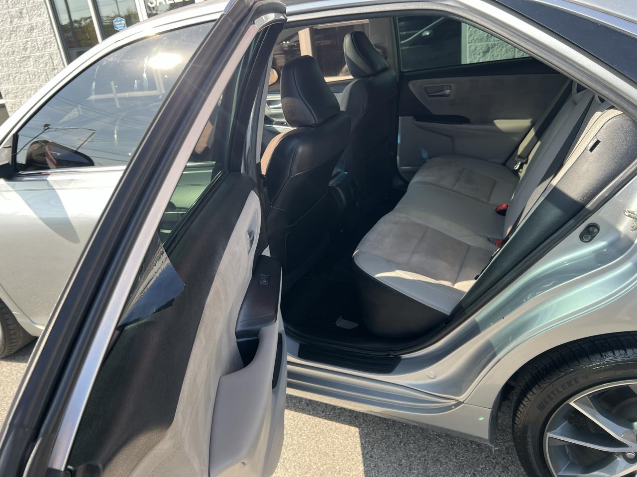 Toyota Camry XLE Auto (Natl) 2017