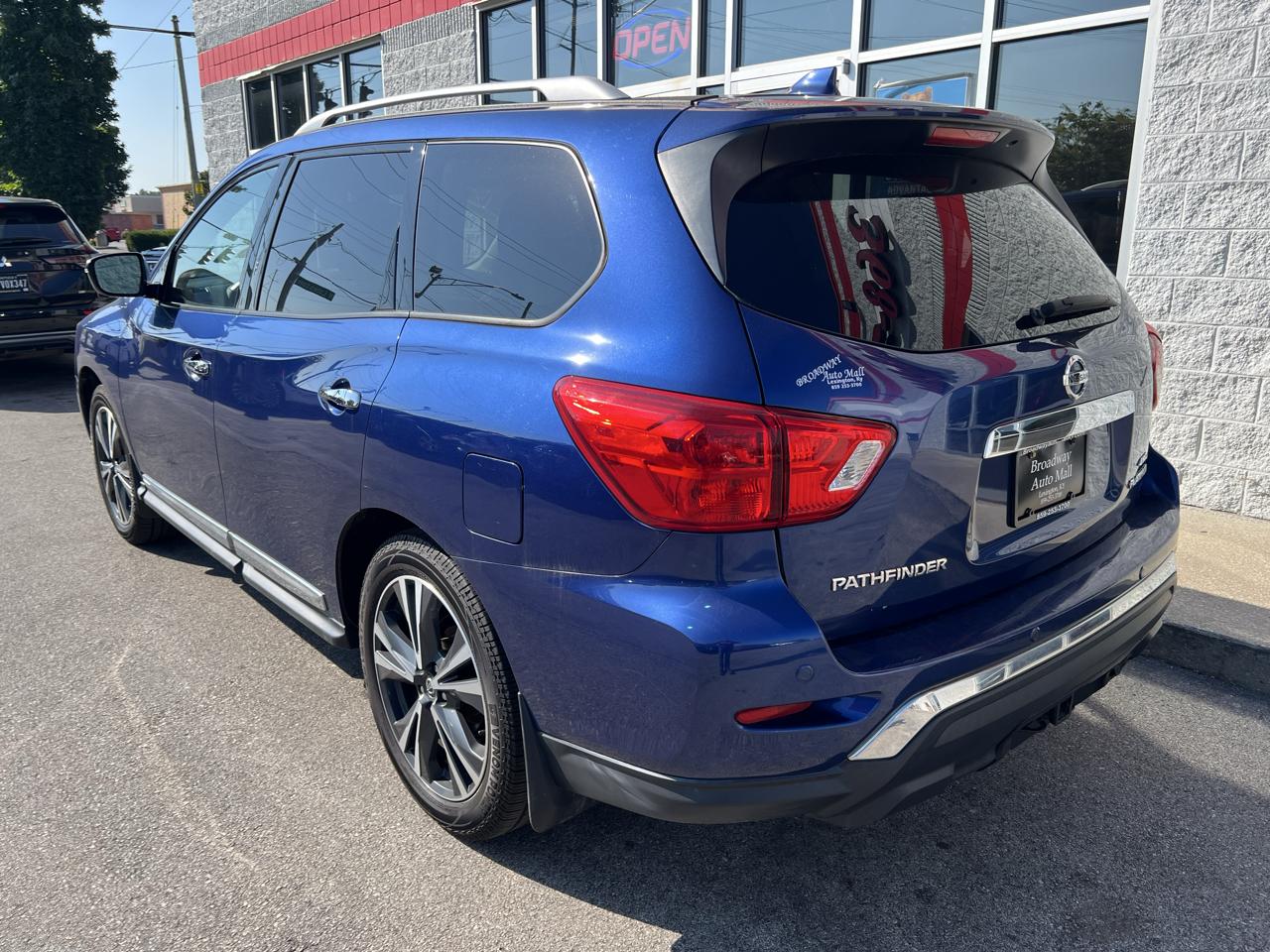 Nissan Pathfinder 4x4 Platinum 2019
