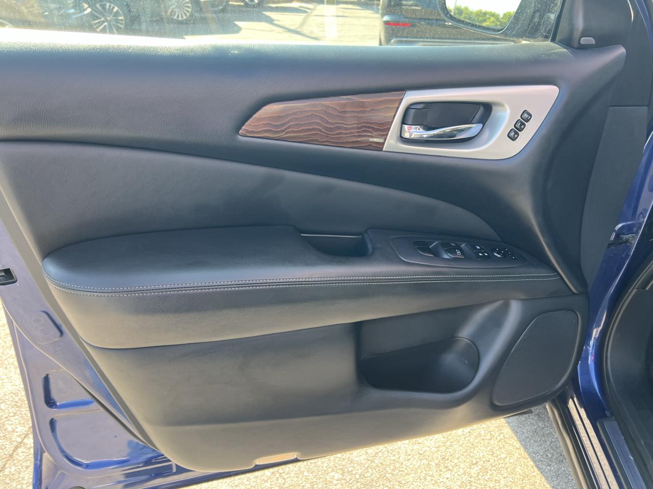 Nissan Pathfinder 4x4 Platinum 2019