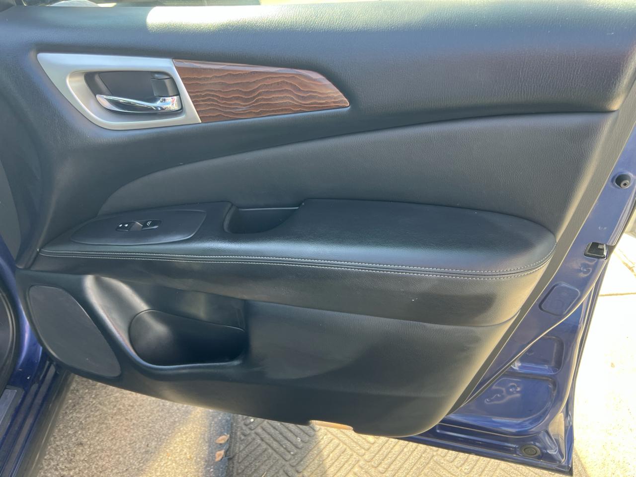 Nissan Pathfinder 4x4 Platinum 2019