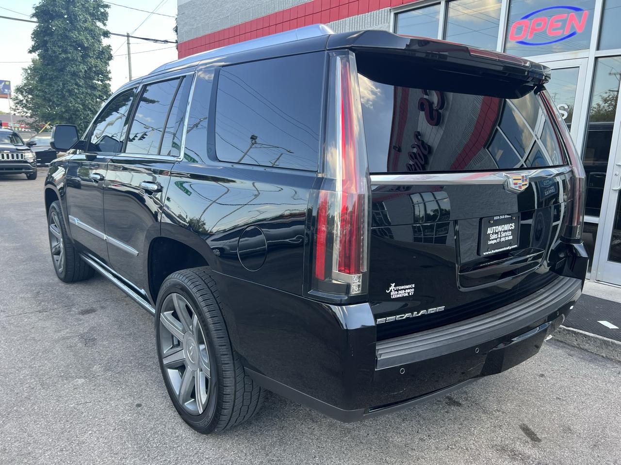 Cadillac Escalade 2WD 4dr Premium Collection 2016