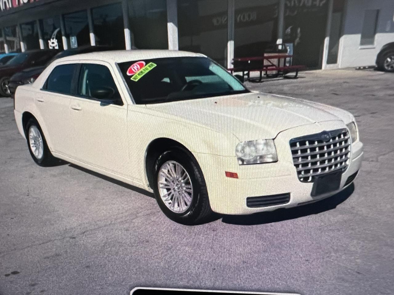 Chrysler 300 4dr Sdn 300 LX RWD 2009