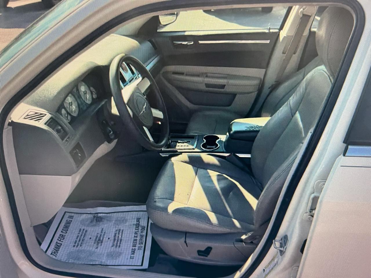 Chrysler 300 4dr Sdn 300 LX RWD 2009