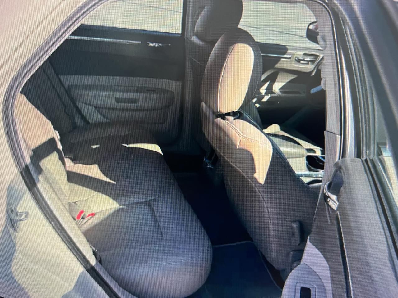 Chrysler 300 4dr Sdn 300 LX RWD 2009