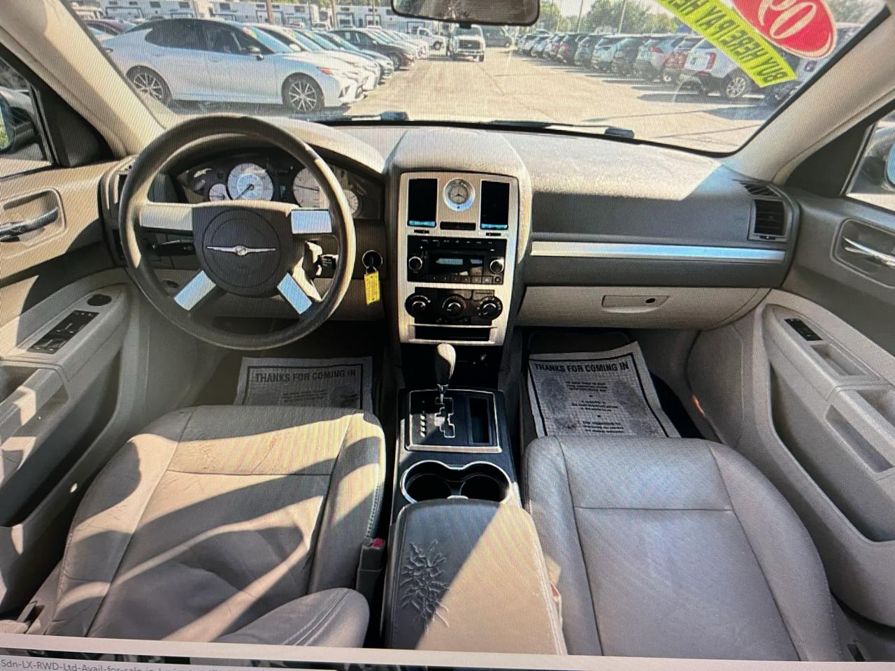 Chrysler 300 4dr Sdn 300 LX RWD 2009