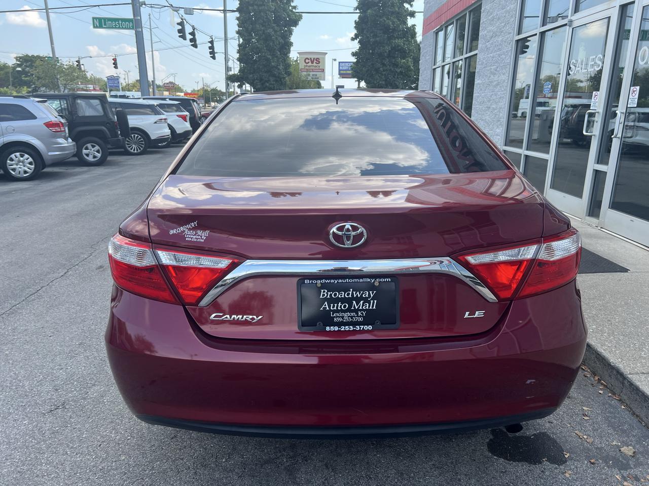 Toyota Camry XLE Auto (Natl) 2017