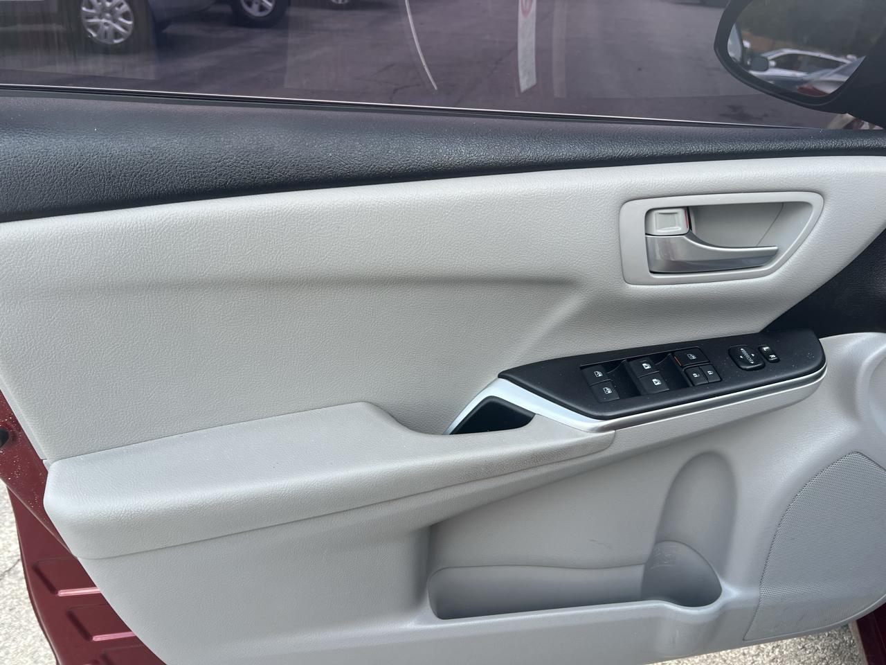 Toyota Camry XLE Auto (Natl) 2017