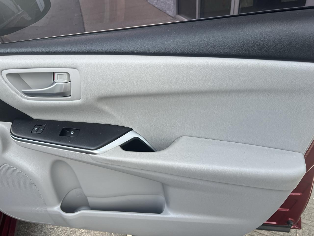 Toyota Camry XLE Auto (Natl) 2017