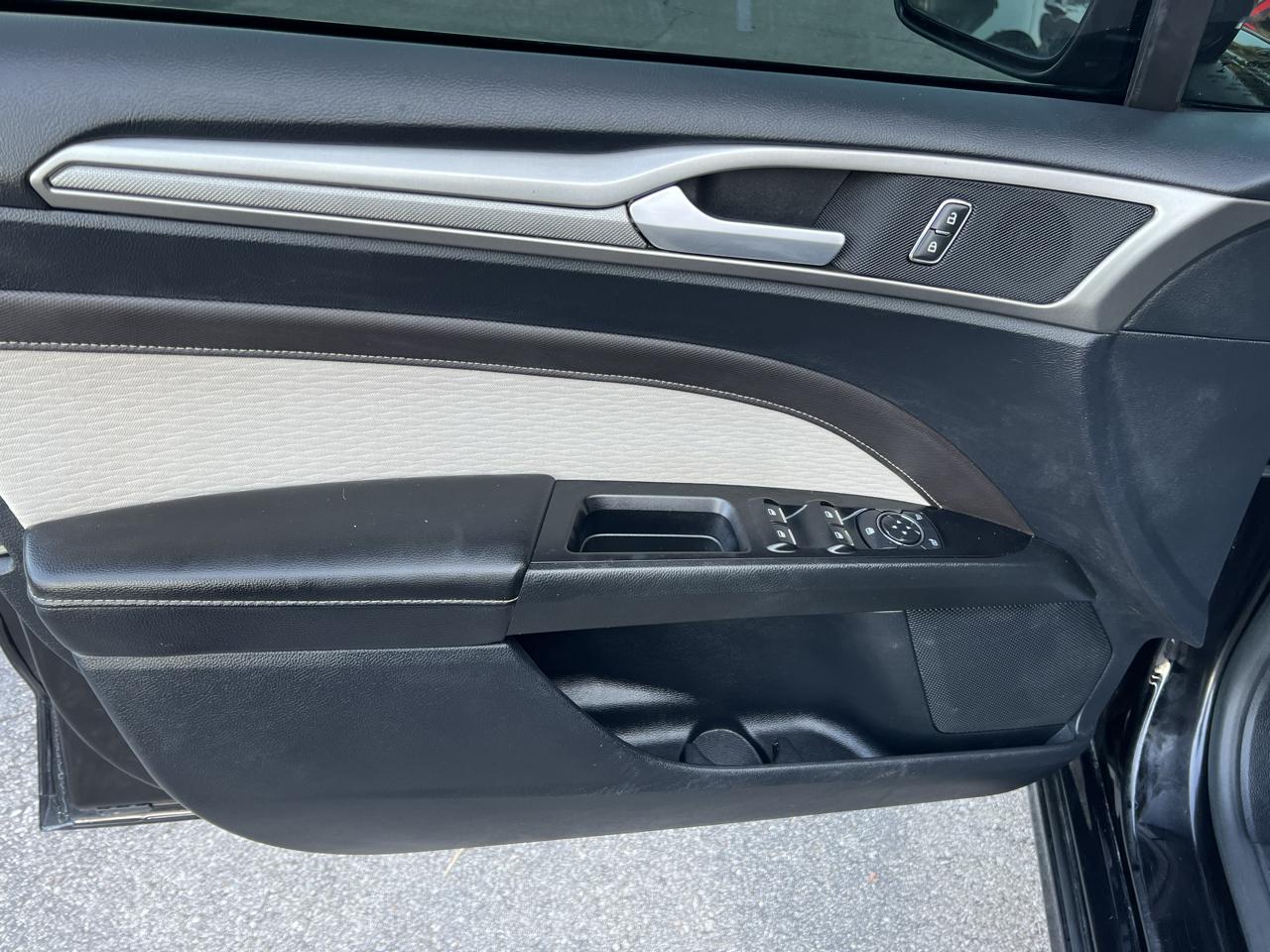 Ford Fusion SE FWD 2020