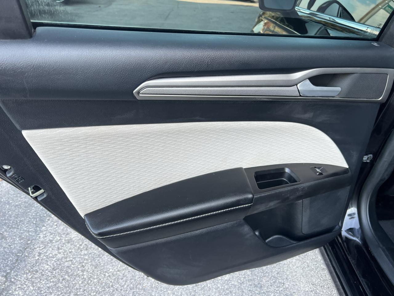 Ford Fusion SE FWD 2020