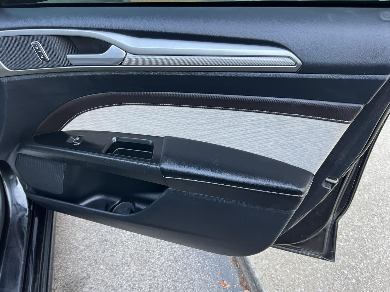 Ford Fusion SE FWD 2020