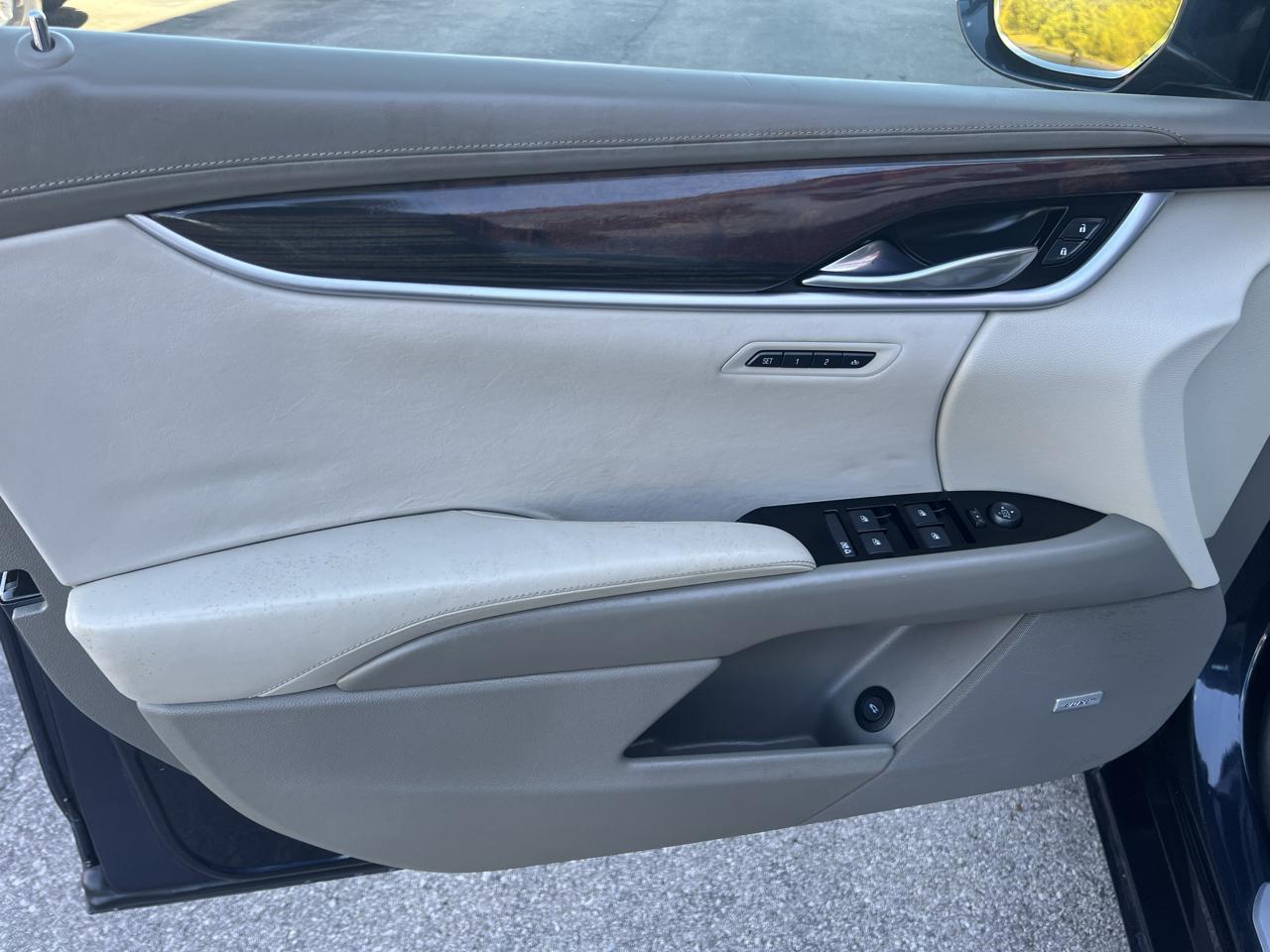 Cadillac XTS 4dr Sdn Platinum FWD 2013