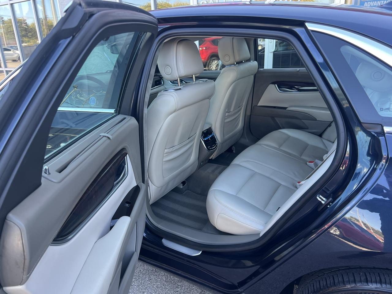 Cadillac XTS 4dr Sdn Platinum FWD 2013