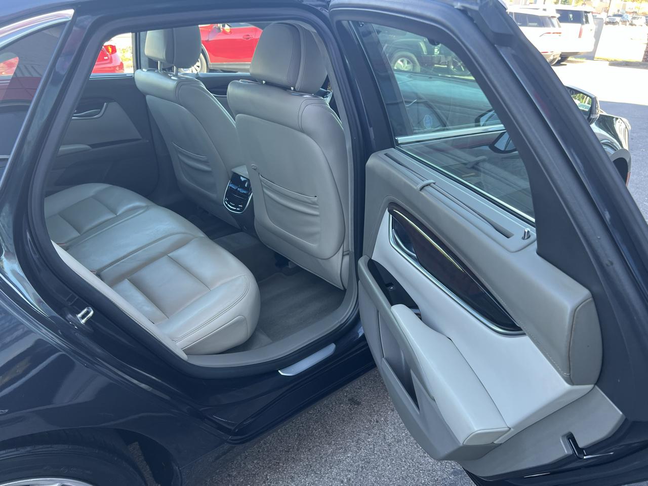 Cadillac XTS 4dr Sdn Platinum FWD 2013
