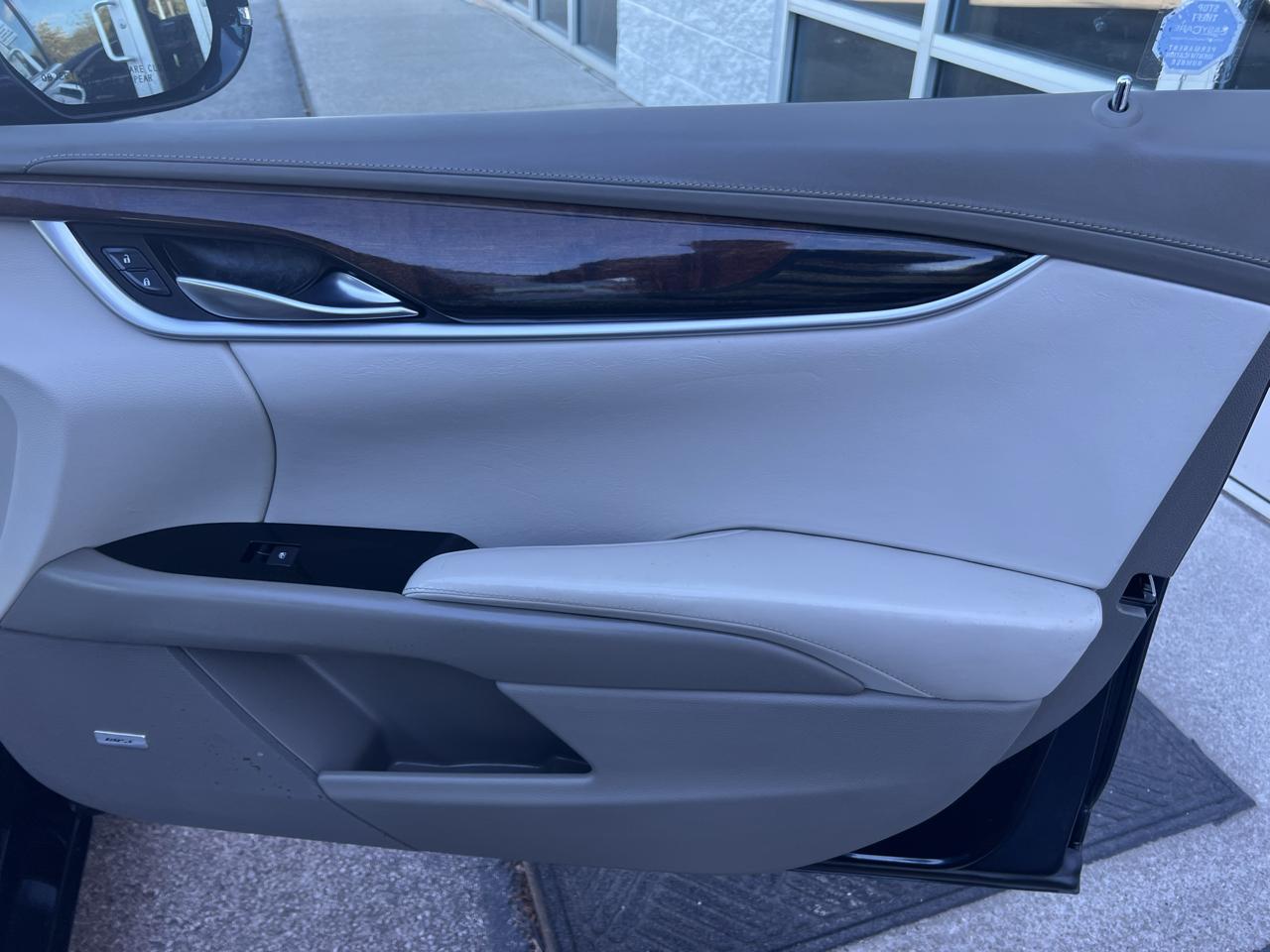 Cadillac XTS 4dr Sdn Platinum FWD 2013