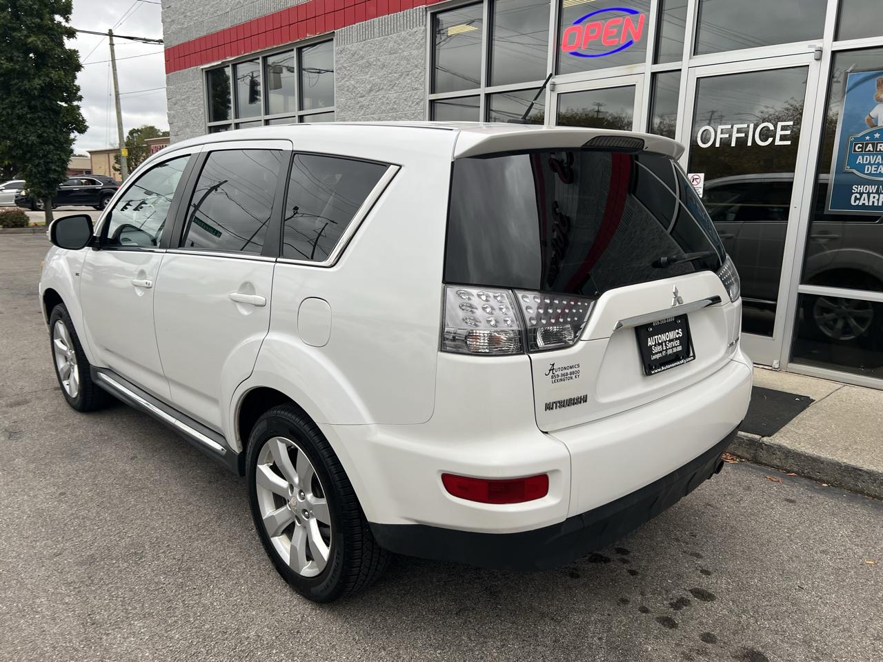 Mitsubishi Outlander 2WD 4dr XLS 2011