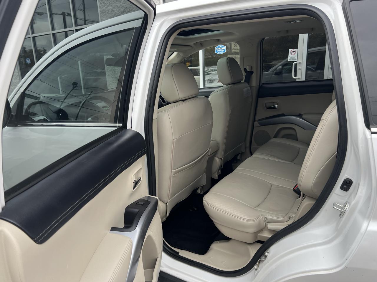 Mitsubishi Outlander 2WD 4dr XLS 2011